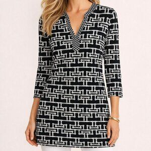 J. McLaughlin Black White Geometric Print Tunic Top Small V-Neck 3/4 Sleeve